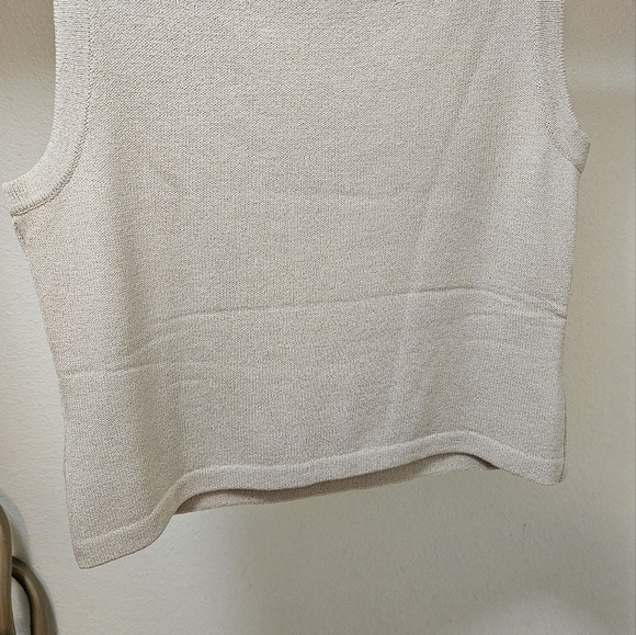 ST JOHN COLLECTION ESSENTIALS shell top... Like new - Picture 3 of 4